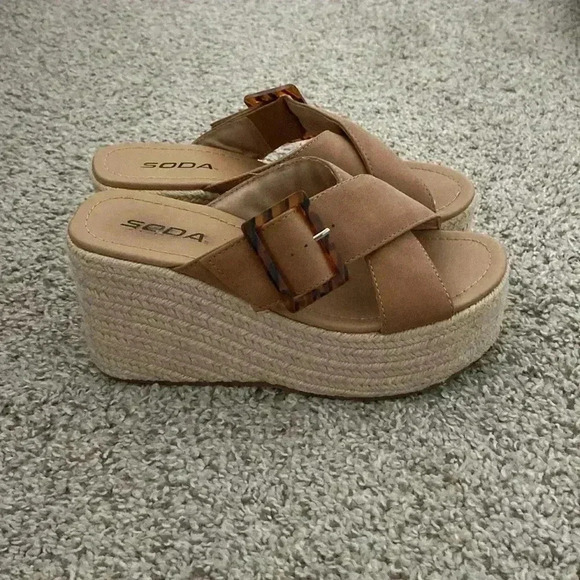Soda Platform Sandals size 7 - Picture 3 of 7